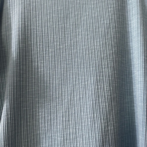 Women’s Old Navy Tank Top - Picture 2 of 4